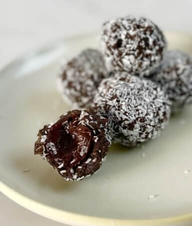 Chokladbollar med körsbär